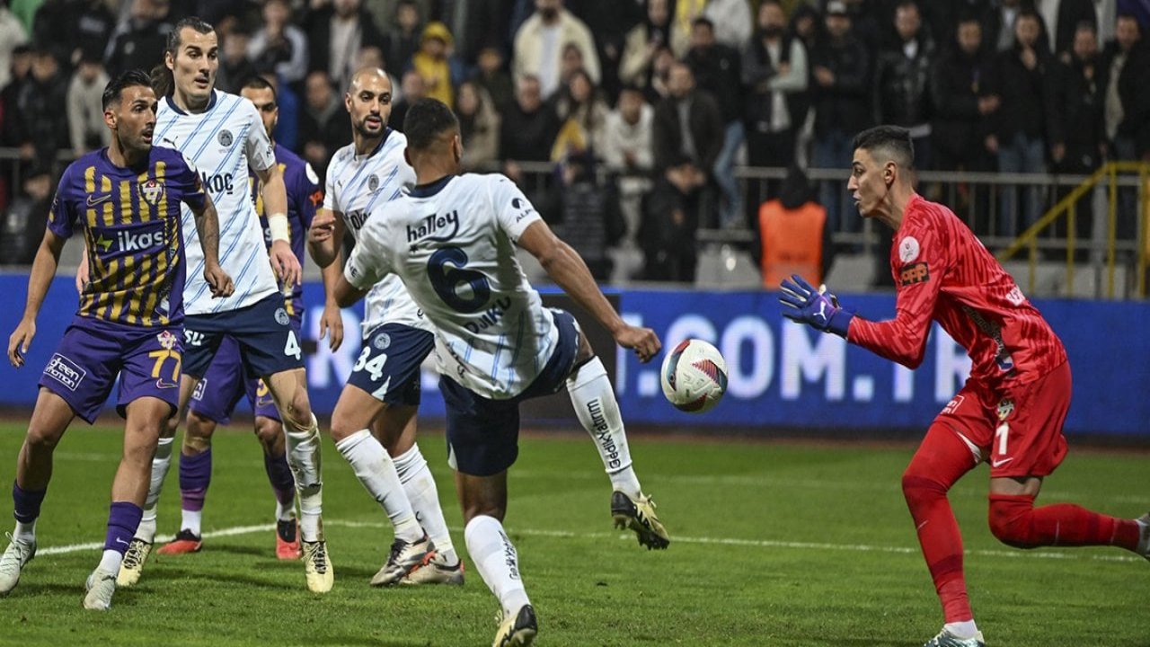 Berke Özer'in Paylaşımı Fenerbahçe Taraftarlarını Kızdırdı! 8 495175