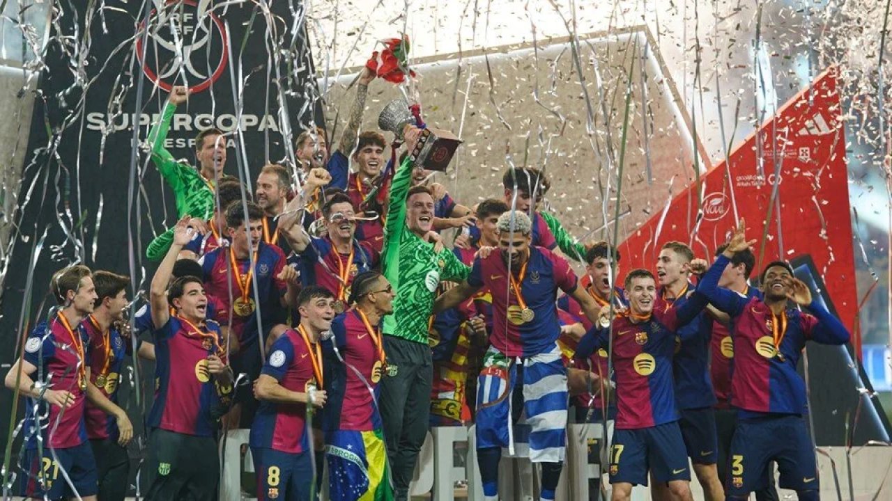 Süper Kupa'nın sahibi Barcelona oldu 15 496500