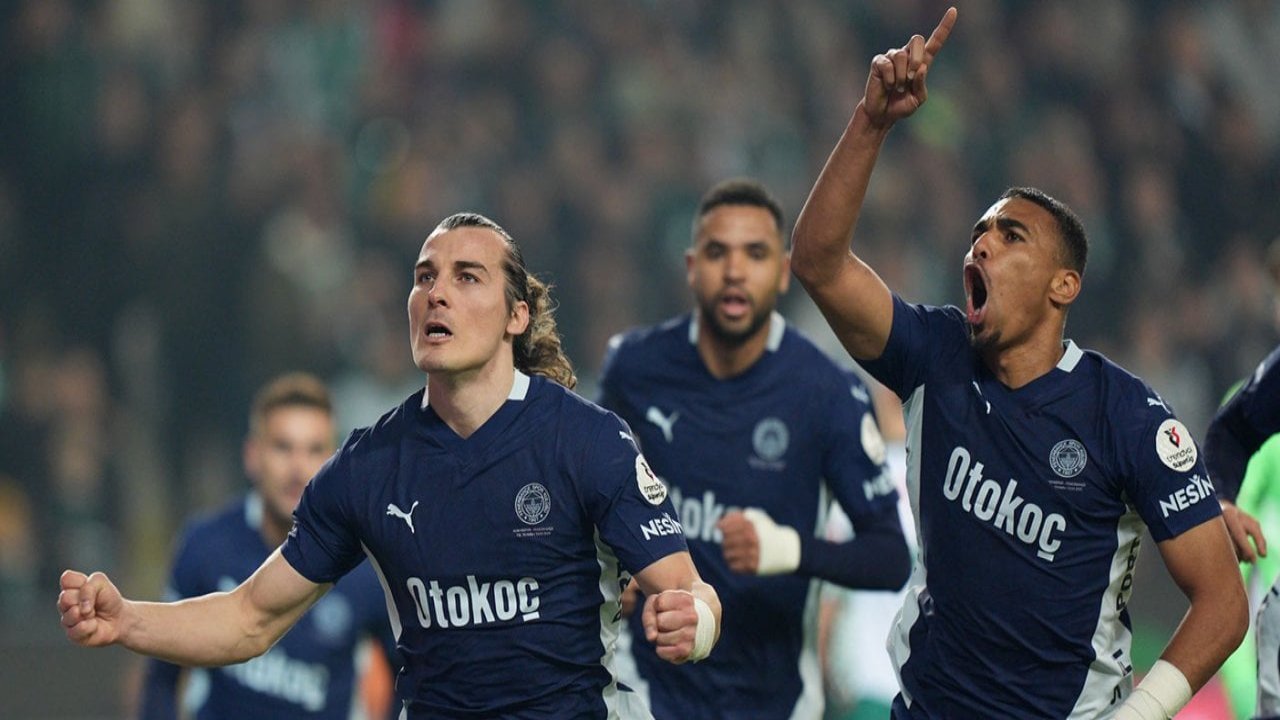 Konyaspor ile Fenerbahçe arasındaki maçta goller peş peşe geldi 8 496597