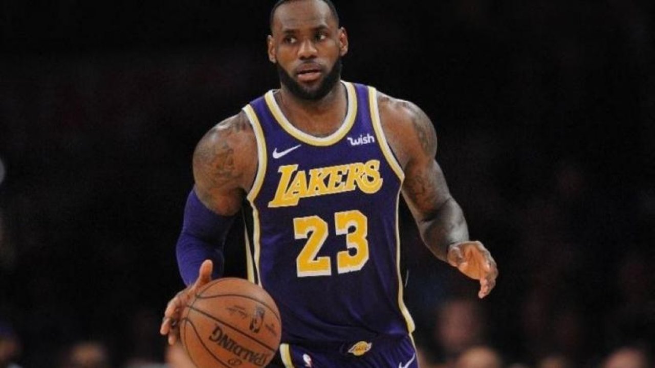 LeBron James bir kez daha tarihe geçti! 17 497560