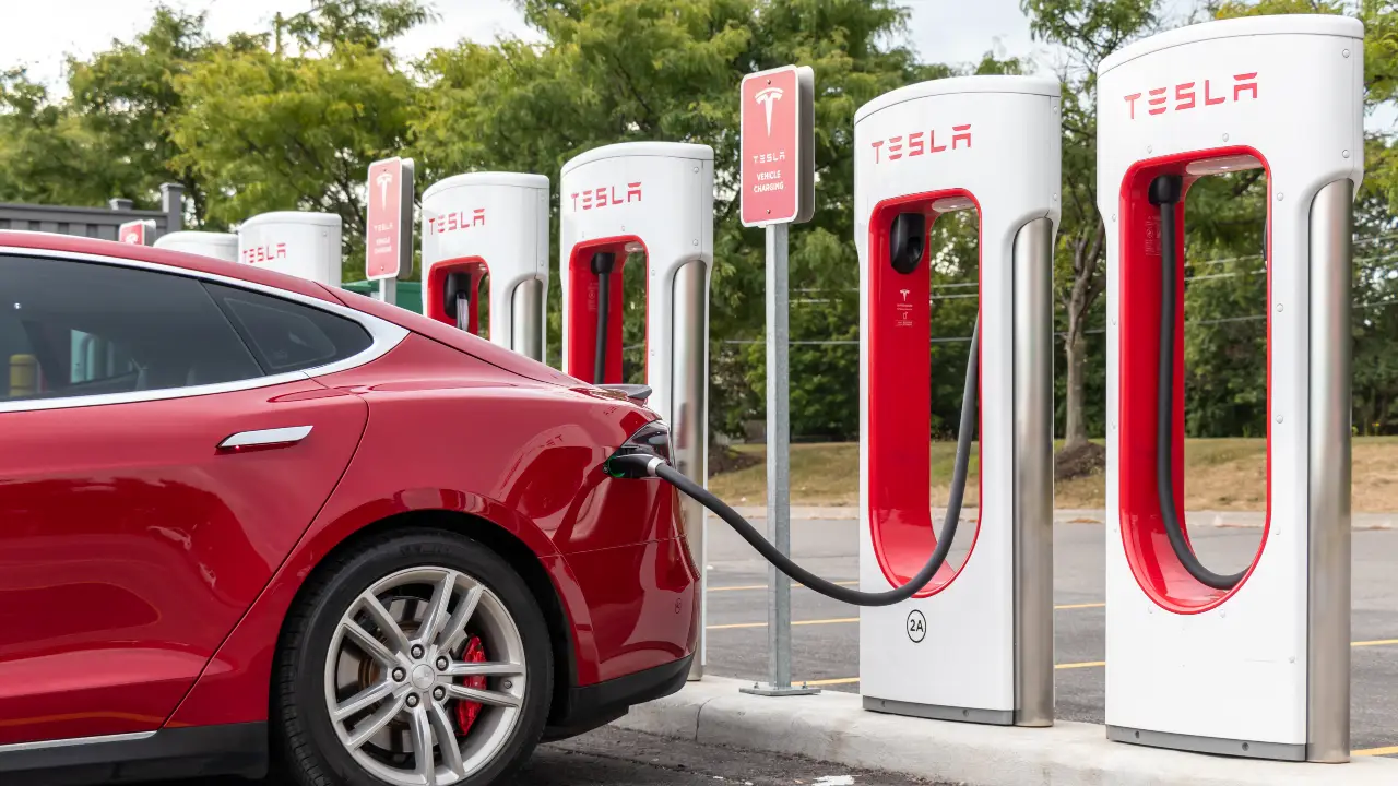 Tesla sarj surelerini dort kata kadar hizlandiriyor.webp