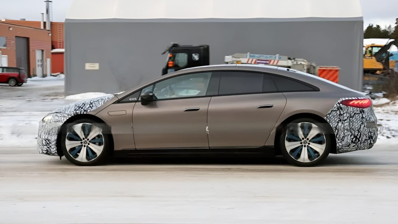 Yeni Mercedes-Benz EQS testte görüntülendi! Yıldız farlarla geliyor 24 yeni mercedes benz eqs test yildiz farlar e1736879366847