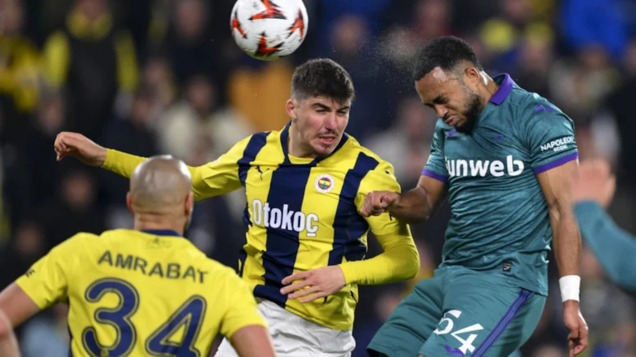 Yusuf Akçiçek direğe takıldı! 17 500223