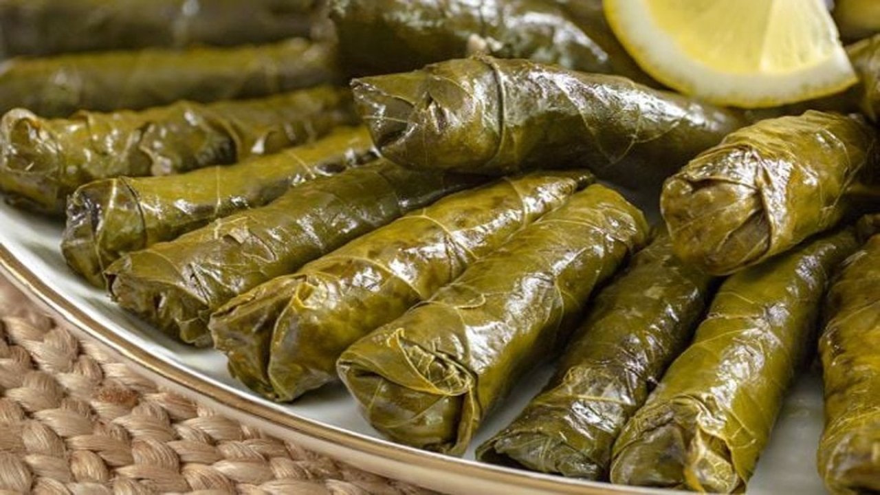 Dondurucu için yaprak sarma hazırlığı! Böyle yapınca pirinci asla .. 24 500455