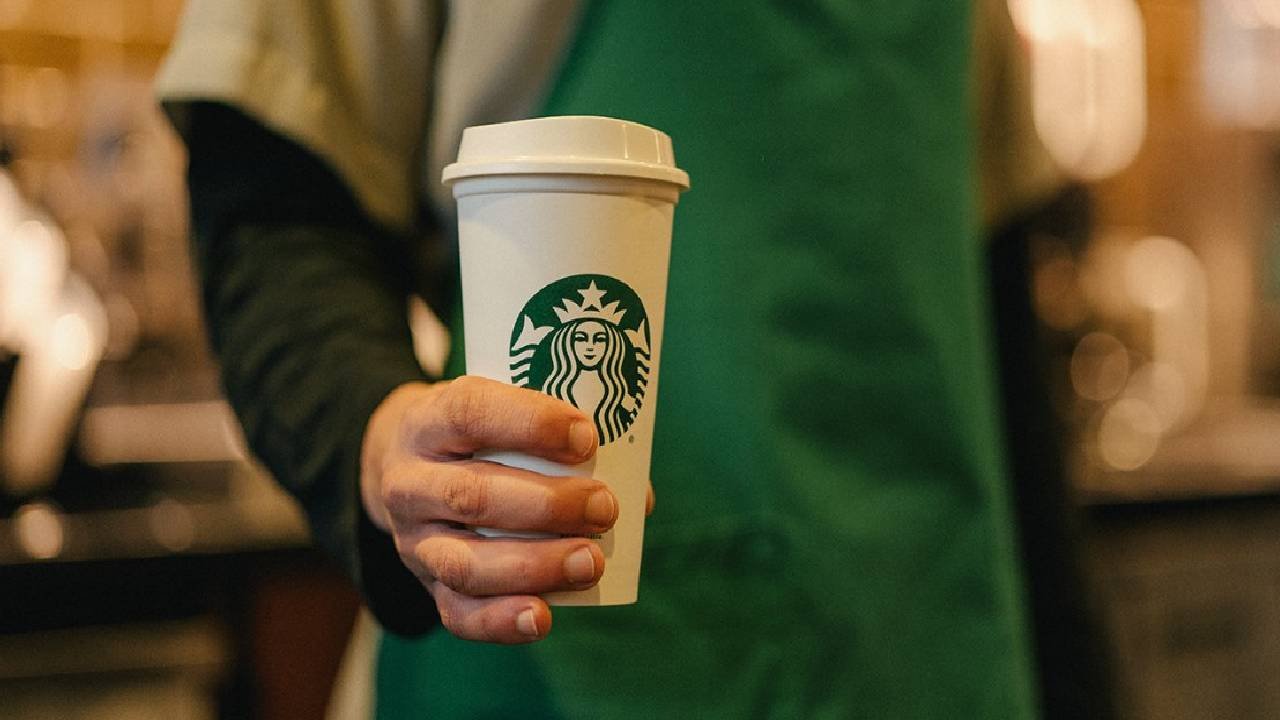 Starbucks, 13 ürünü menüsünden çıkarıyor: İşte kaldırılacak içecekler 20 Starbucks