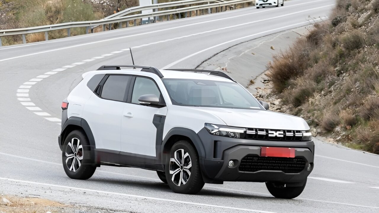Dacia Duster 4X4 hibrit versiyonuyla ilk kez yollara çıktı! 24 dacia duster 4x4 hibrit versiyonuyla ilk kez test e1740080983194