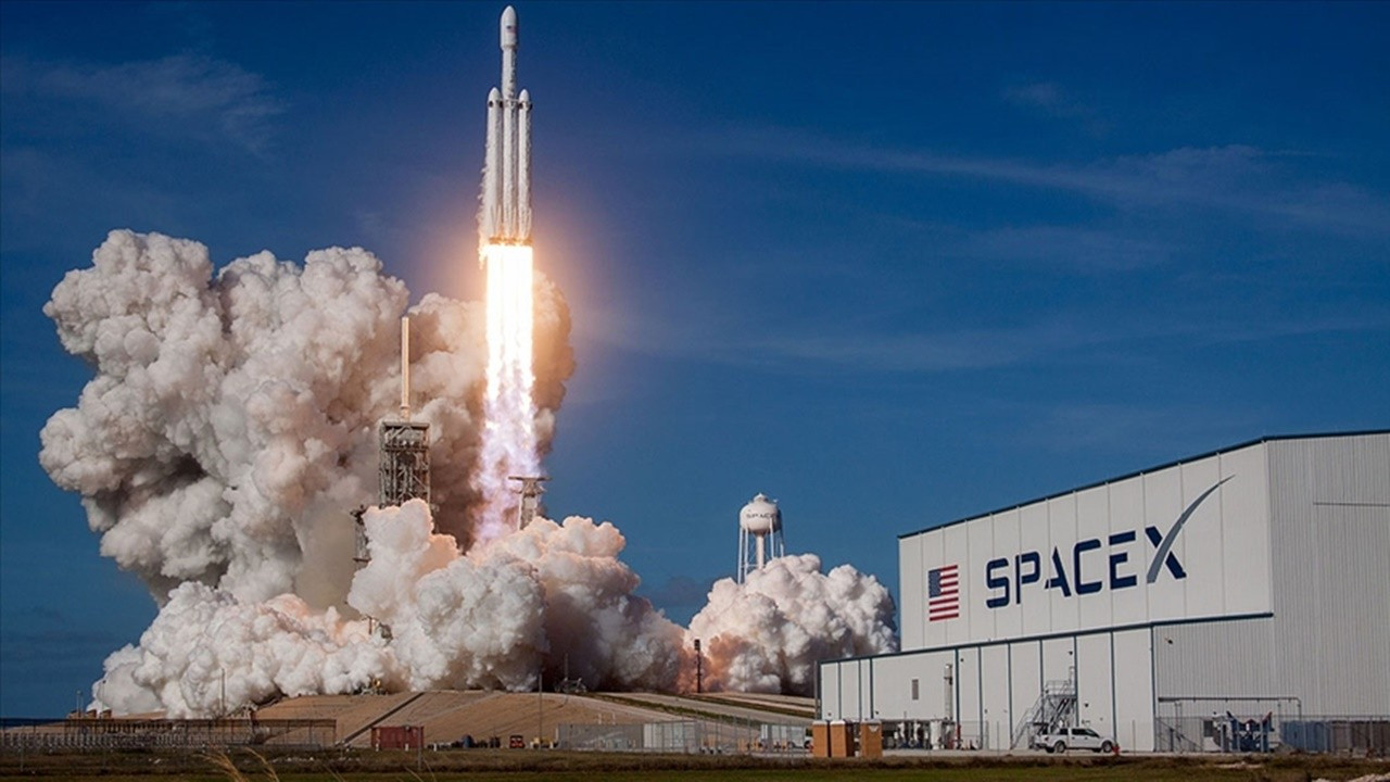 spacex falcon 9 ile bir ilke imza atti kapak