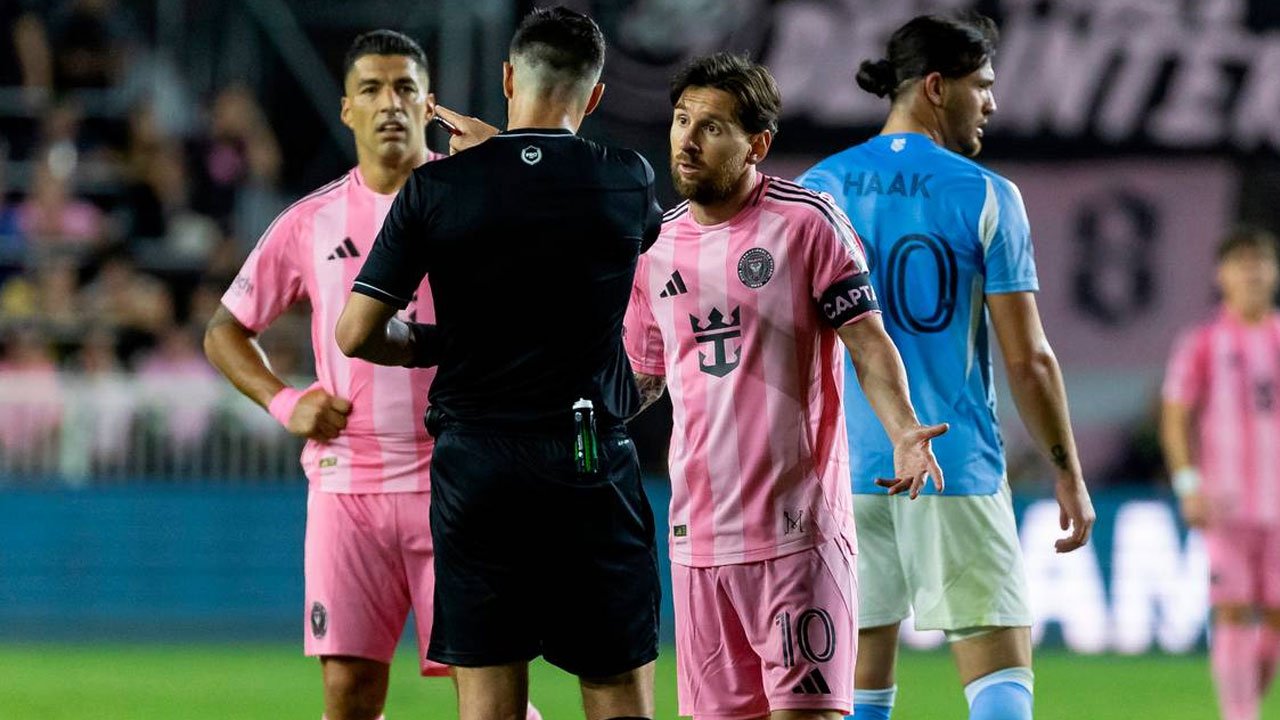 Messi ve Suarez'e "ense tutma" cezası 4 502364