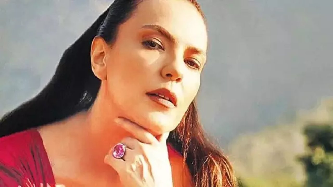 Yeşim Salkım ve Whitney Houston arkadaş çıktı 2 504061