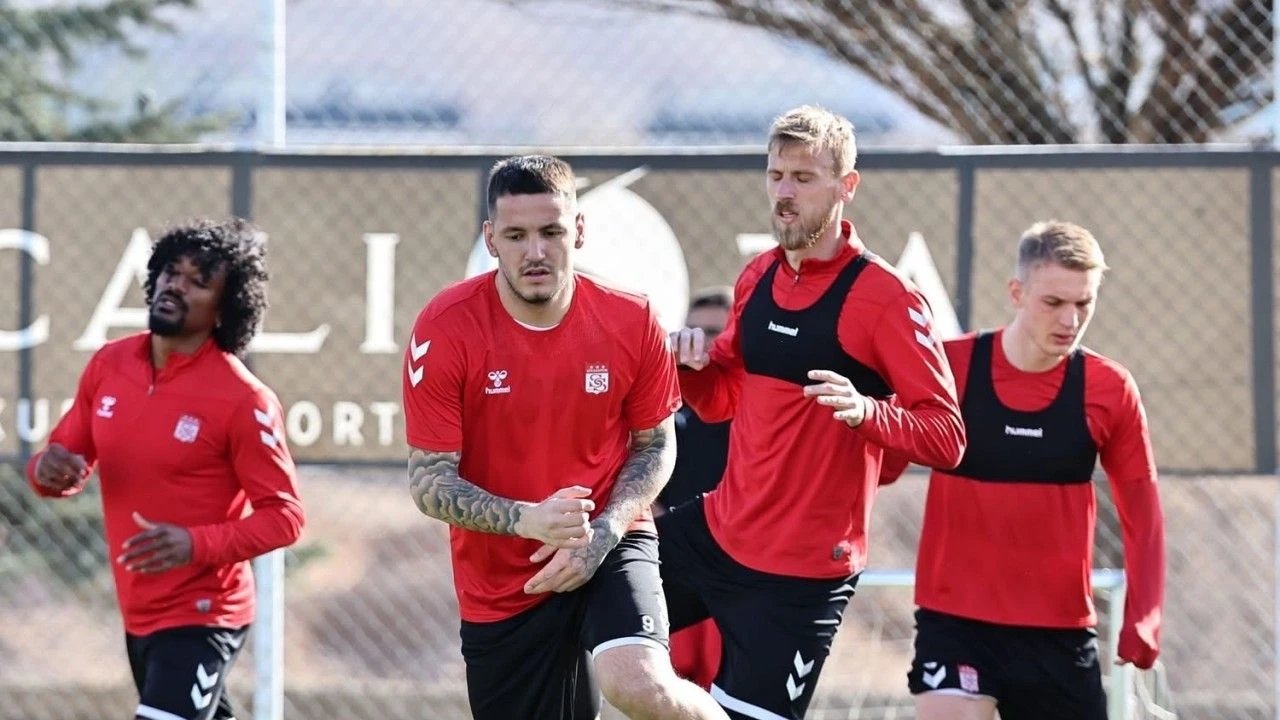 Sivasspor, Fenerbahçe maçı hazırlıklarına start verdi 2 505127
