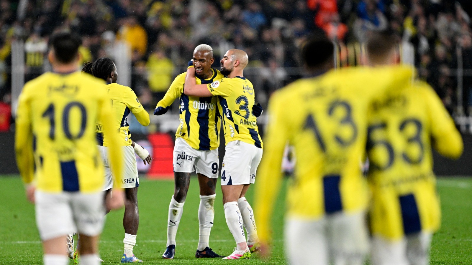 Fenerbahçe şampiyonluk yarışında ben de varım dedi: Puan farkı 3'e indi 3 509481