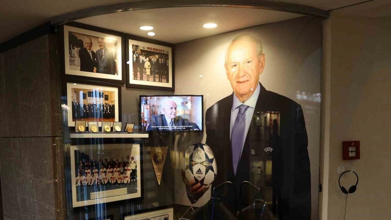 TFF Müzesi'nde Şenes Erzik için özel alan! 8 510140