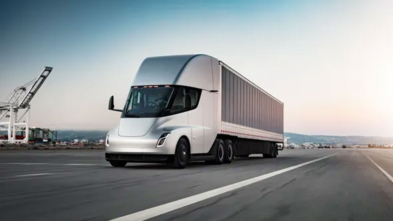 Tesla'nın elektrikli tır projesi başarısız mı oldu? 11 tesla semi avrupa teslimatlari basladi mi 1