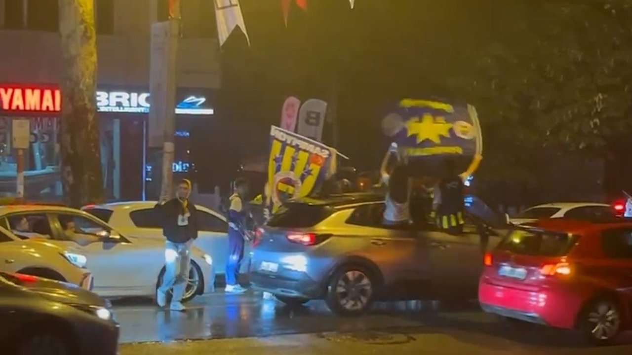 Fenerbahçe Beko şampiyonluğunu ilan etti, taraftarlar sokakları coşkuyla doldurdu 9 519121