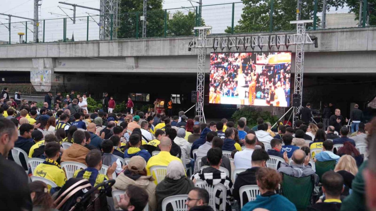 Kartal’da Fenerbahçe’nin EuroLeague Finali Dev Ekranda Canlı Yayınlandı 4 519162