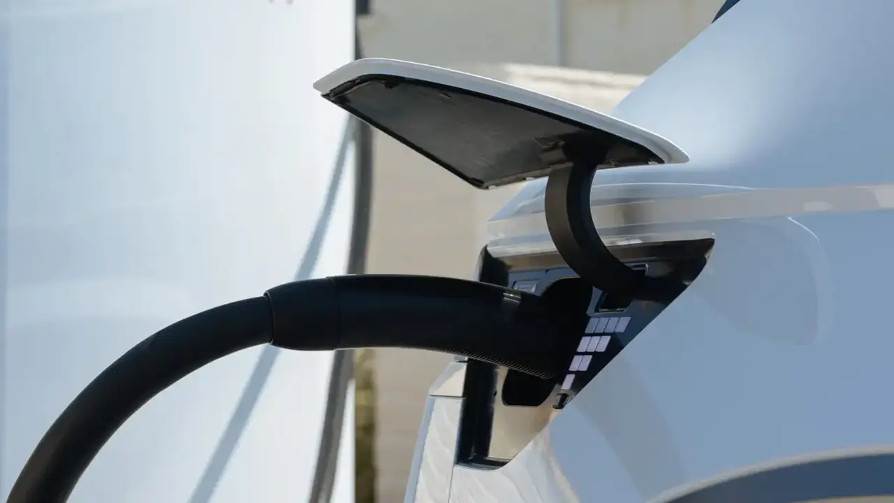 hyundai plug charge 1.webp