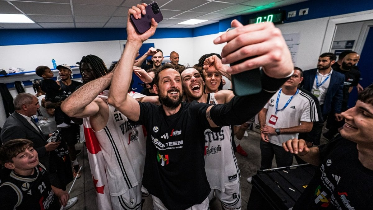 Bologna’nın 17. zaferi: Şampiyonluk kutlamasında Polonara sürprizi 10 524004