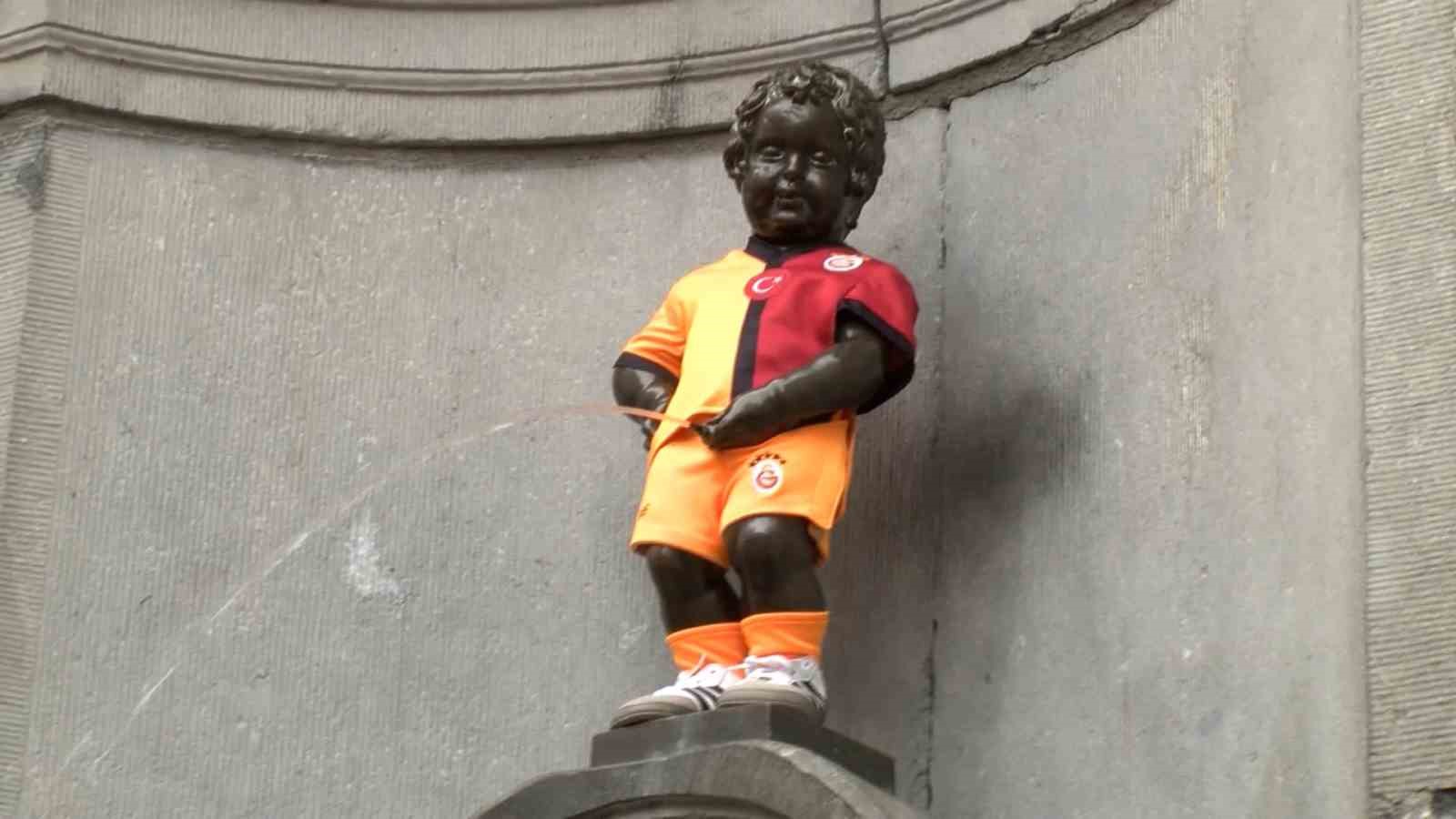 Manneken Pis'e 5 Yıldızlı Forma Giydirildi! 11 525262