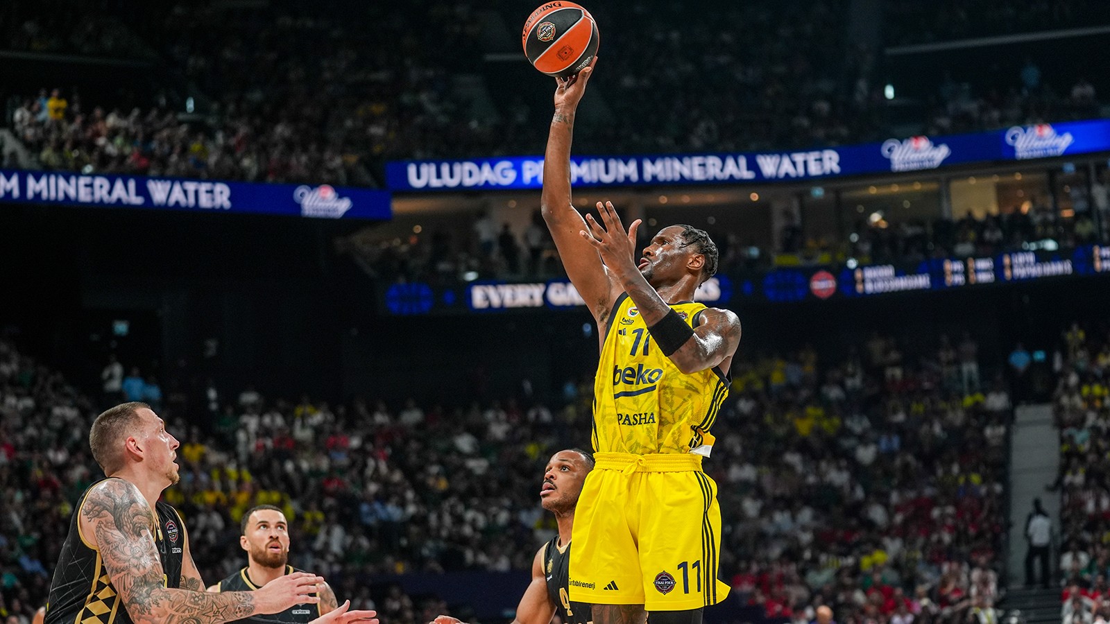 Hayes-Davis Fenerbahçe'yi zirvede bırakıp Nba'e gitti 11 526438