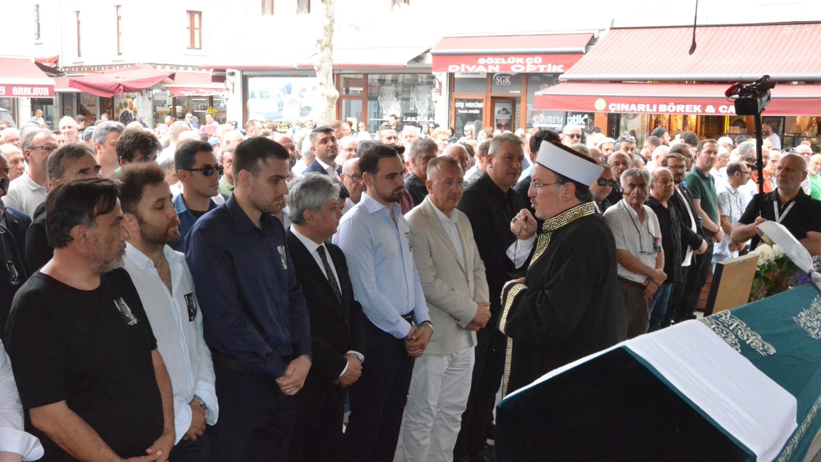 Usta spor spikeri Sabri Ugan son yolculuğuna uğurlandı 1 526532