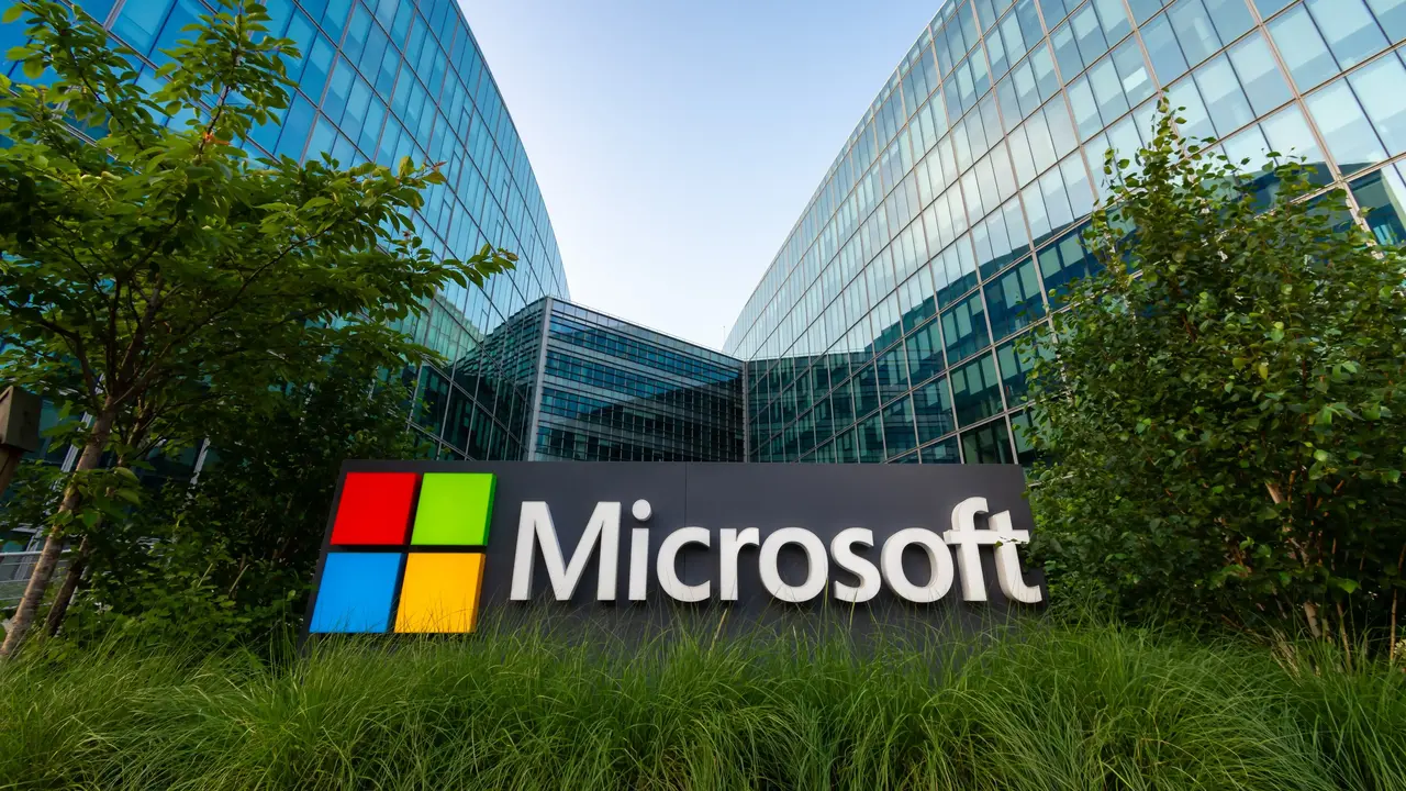 Microsoft C ve C++ Dillerini Tarihe Gömüyor! 12 Microsofttan 175 milyar dolarlik dev yatirim.webp