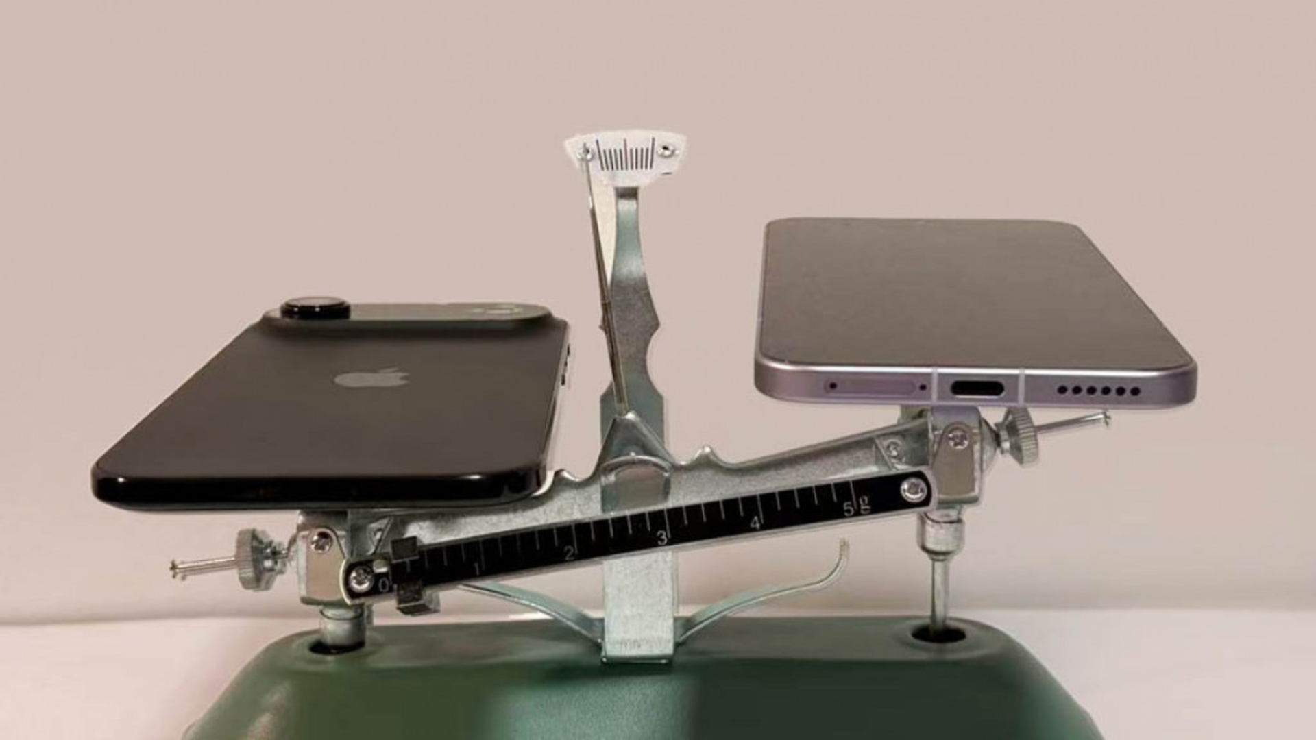 Honor Magic 8 Pro Air Özellikleri ve Sızan Tasarımı 4 Honor Magic 8 Pro Air iPhone Air weight compared Design leak reveals pill shaped cam island 1