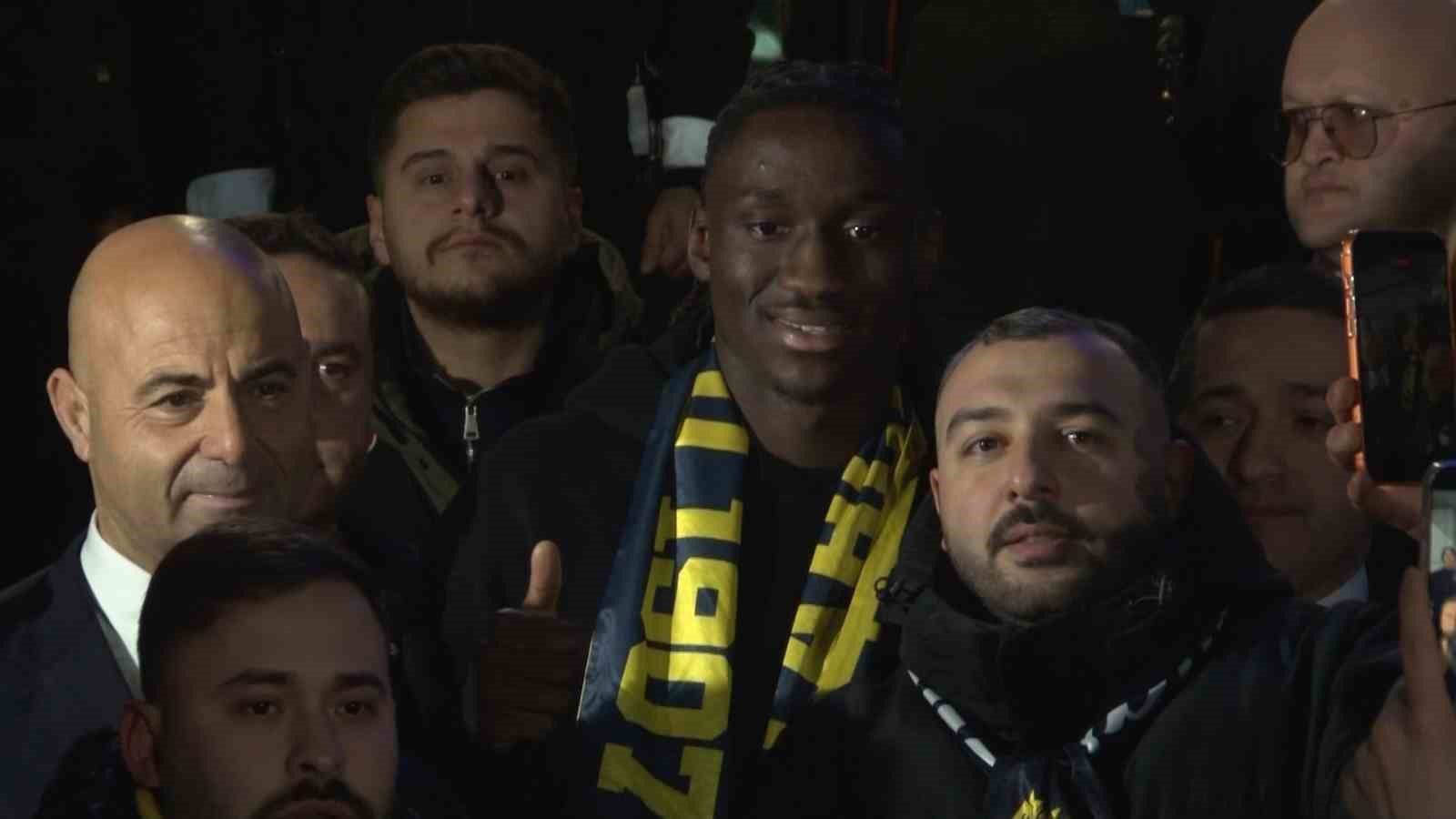 Fenerbahçe’nin yeni transferi Sidiki Cherif, İstanbul’a geldi 3 555161