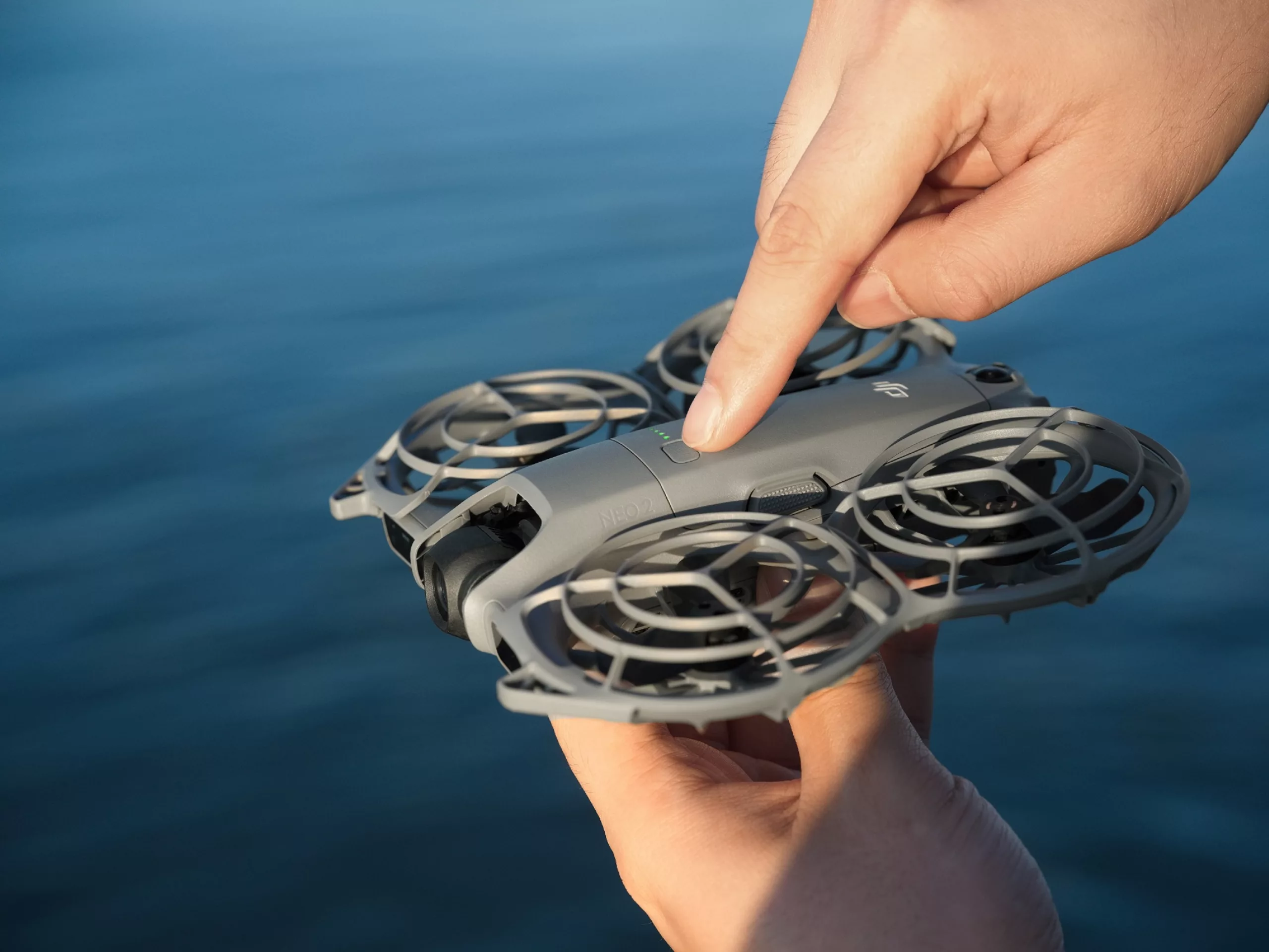 DJI Yeni Ürünleri ile Karşımızda! Drone’dan Robot Süpürgeye! 10 DJI Neo 2 scaled.webp