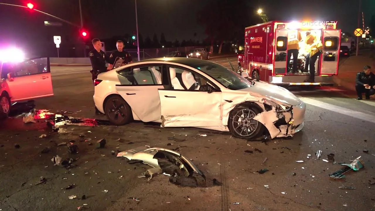 istanbulda otopilottaki tesla kaza yapti cevap sasirtti.webp