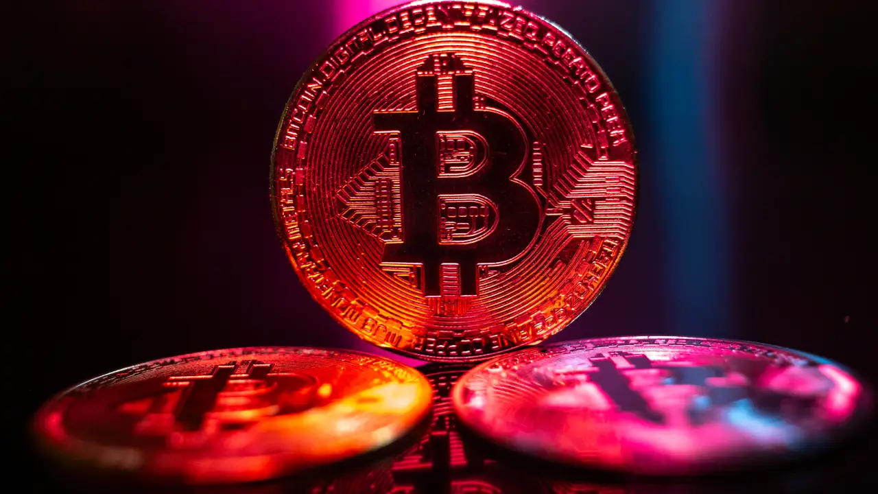 kripto piyasasinda deprem bitcoin eriyor.webp