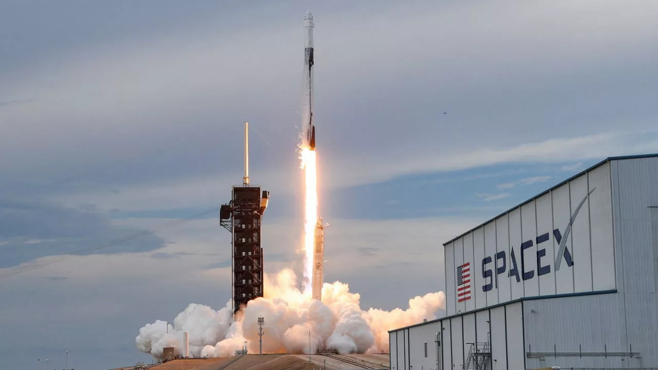 spacex 1 milyon uydu.webp