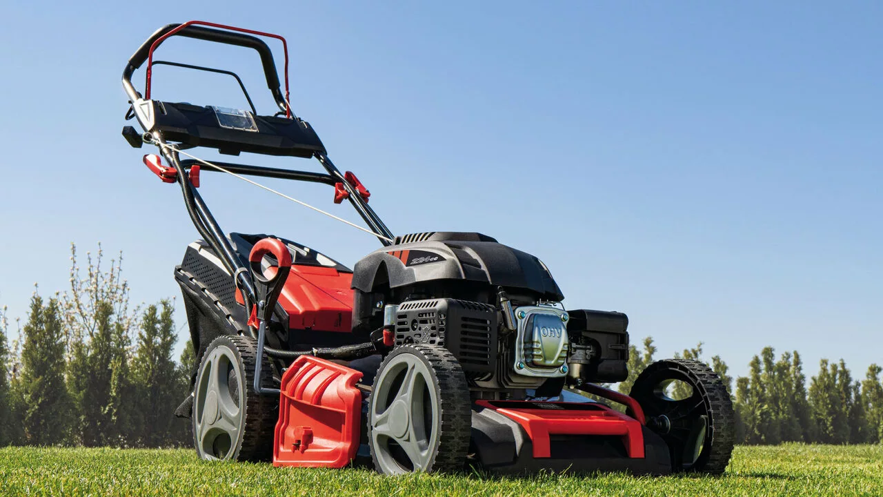 Scheppach Hibrit Çim Biçme Makinesi ile Bahçe İşleri Kolaylaşıyor 1 Scheppach MS225 53E hibrit.webp