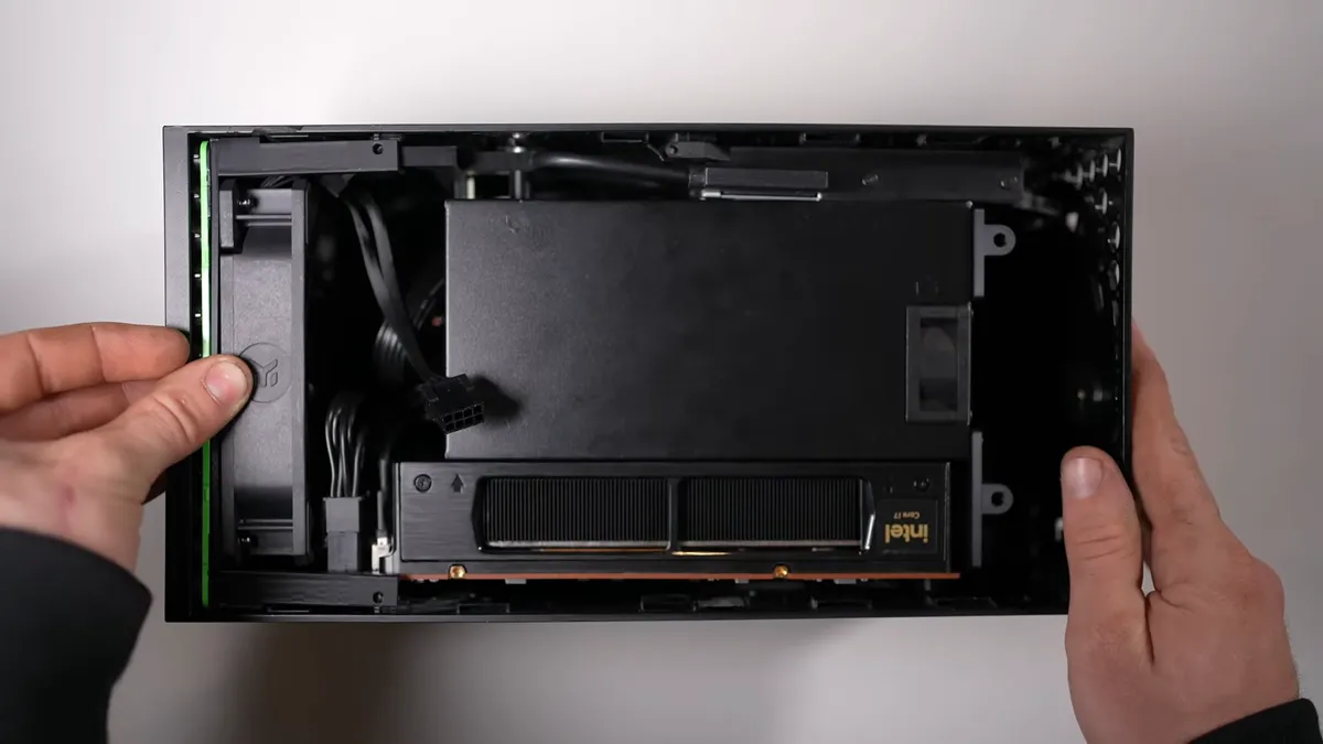 Xbox Series X'in İçine RTX 5060 Taktılar! 1 xbox series xin icine rtx 5060 taktilar.webp