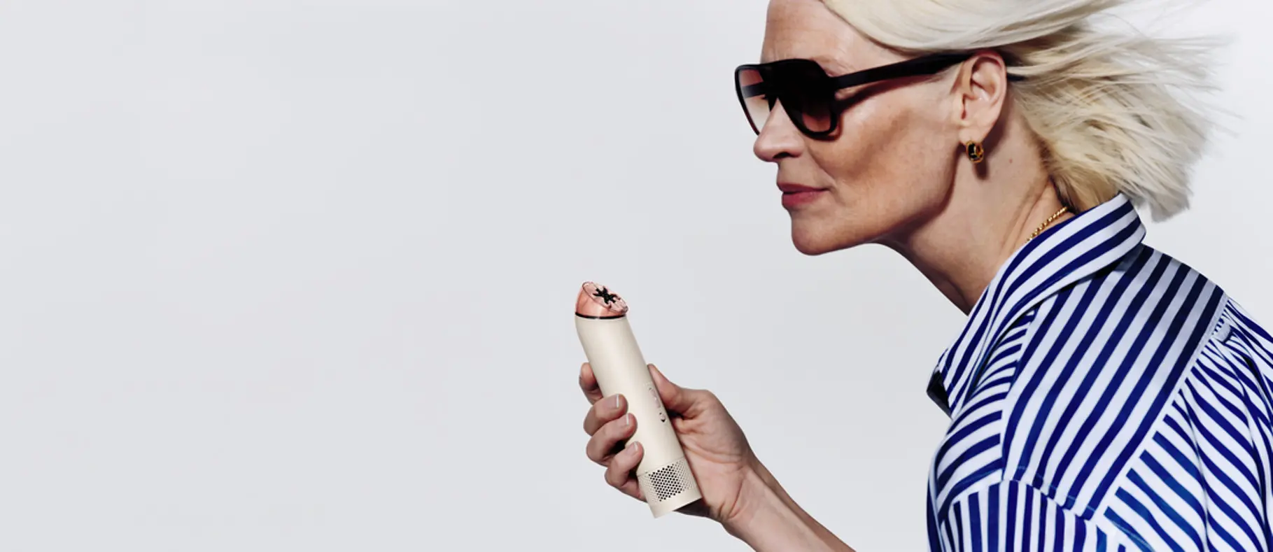 PF01 PPIBPITRCOR 037 RGB InUse Talent Woman Sunglasses SideOn A0 MONO.webp