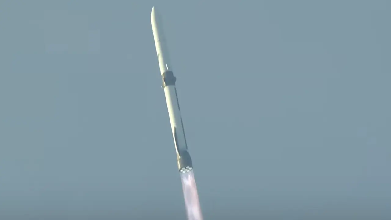 blue origin ilk kez bir new glenn roketini yeniden kullandi.webp