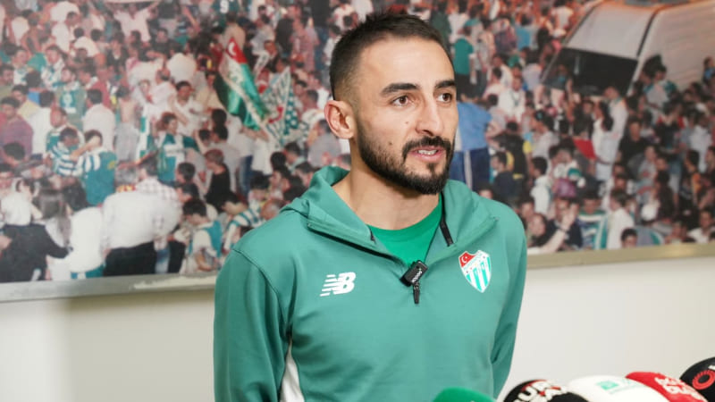 Bursaspor’da ayrılıklar sürüyor! Tecrübeli futbolcuyla yollar resmen ayrıldı 1 558773