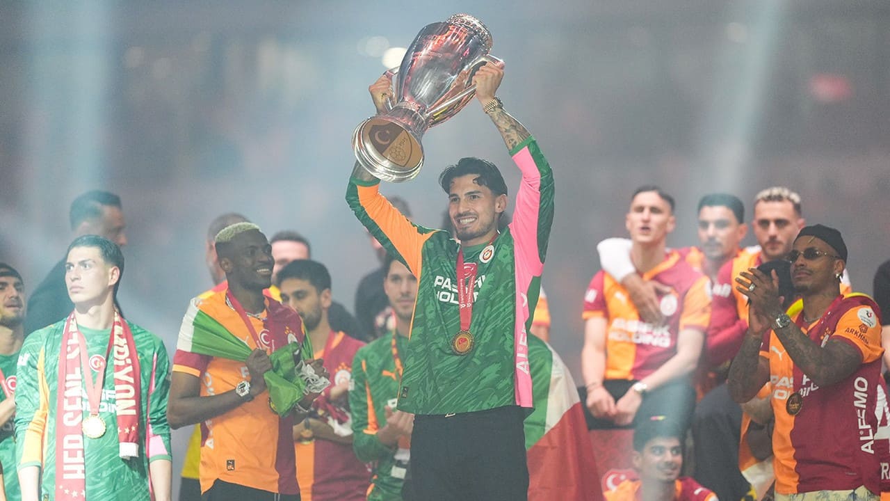 Galatasaray, 26. kez şampiyonluk kupasını kaldırdı 3 559006