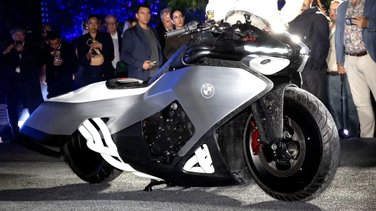 BMW'den Havacılık Temalı Motosiklet: Vision K18 3 bmwden havacilik temali motosiklet vision k18.webp