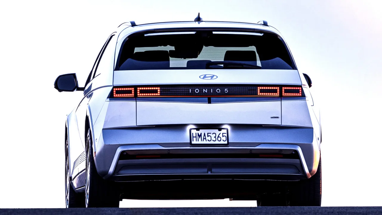 Hyundai ve Kia'dan 14 Elektrikli Araç için Yangın Riski Çağrısı 7 hyundai ve kiadan 14 elektrikli arac icin yangin riski cagrisi.webp